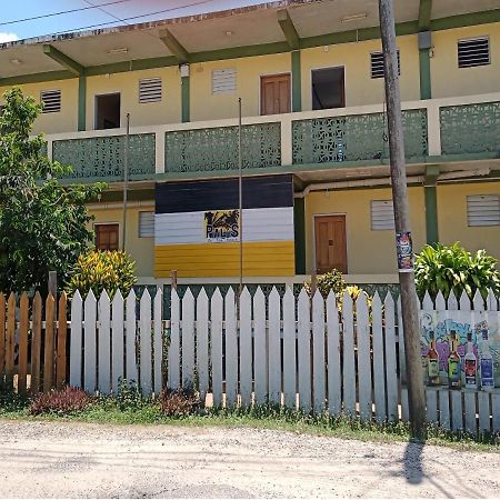 Pal'S On The Beach - Dangriga, Belize Extérieur photo