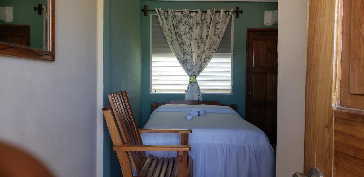 Pal'S On The Beach - Dangriga, Belize Extérieur photo