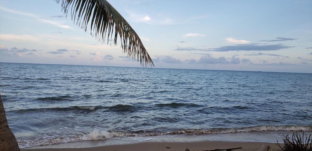 Pal'S On The Beach - Dangriga, Belize Extérieur photo