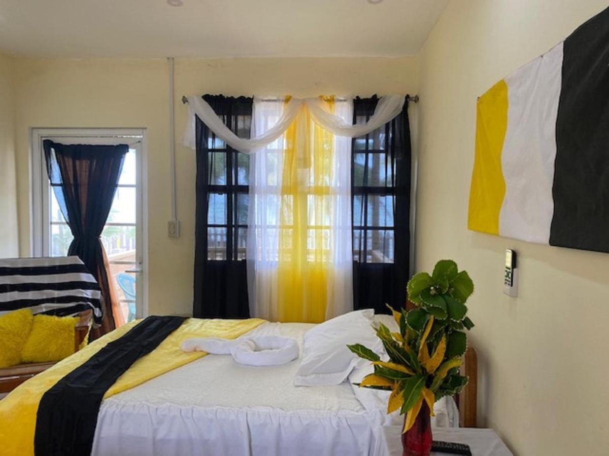 Pal'S On The Beach - Dangriga, Belize Extérieur photo