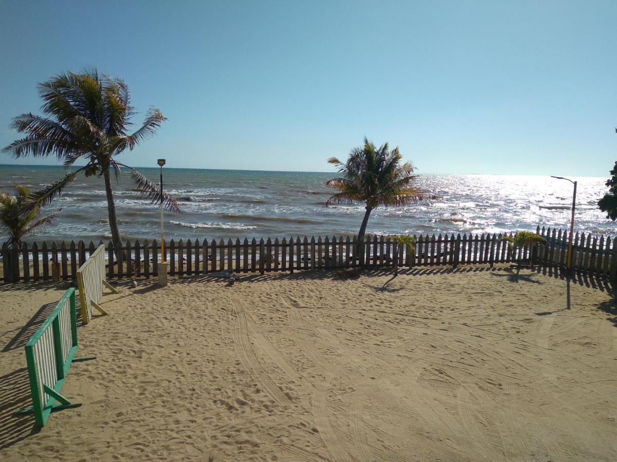 Pal'S On The Beach - Dangriga, Belize Extérieur photo