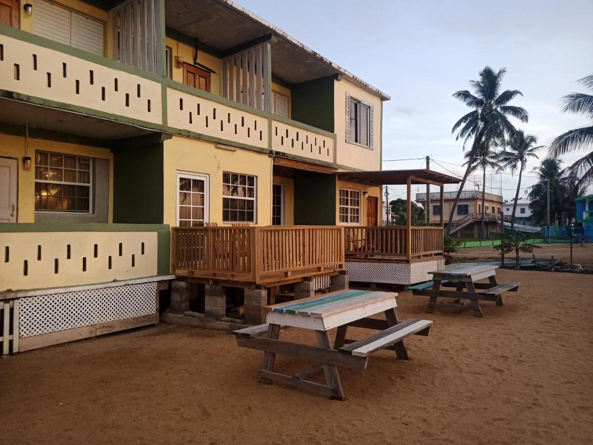 Pal'S On The Beach - Dangriga, Belize Extérieur photo