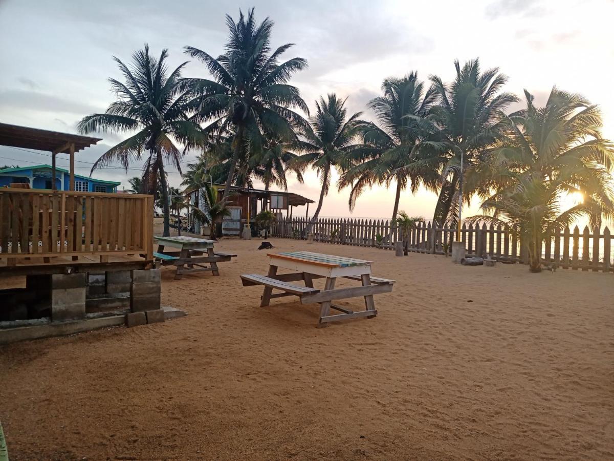 Pal'S On The Beach - Dangriga, Belize Extérieur photo
