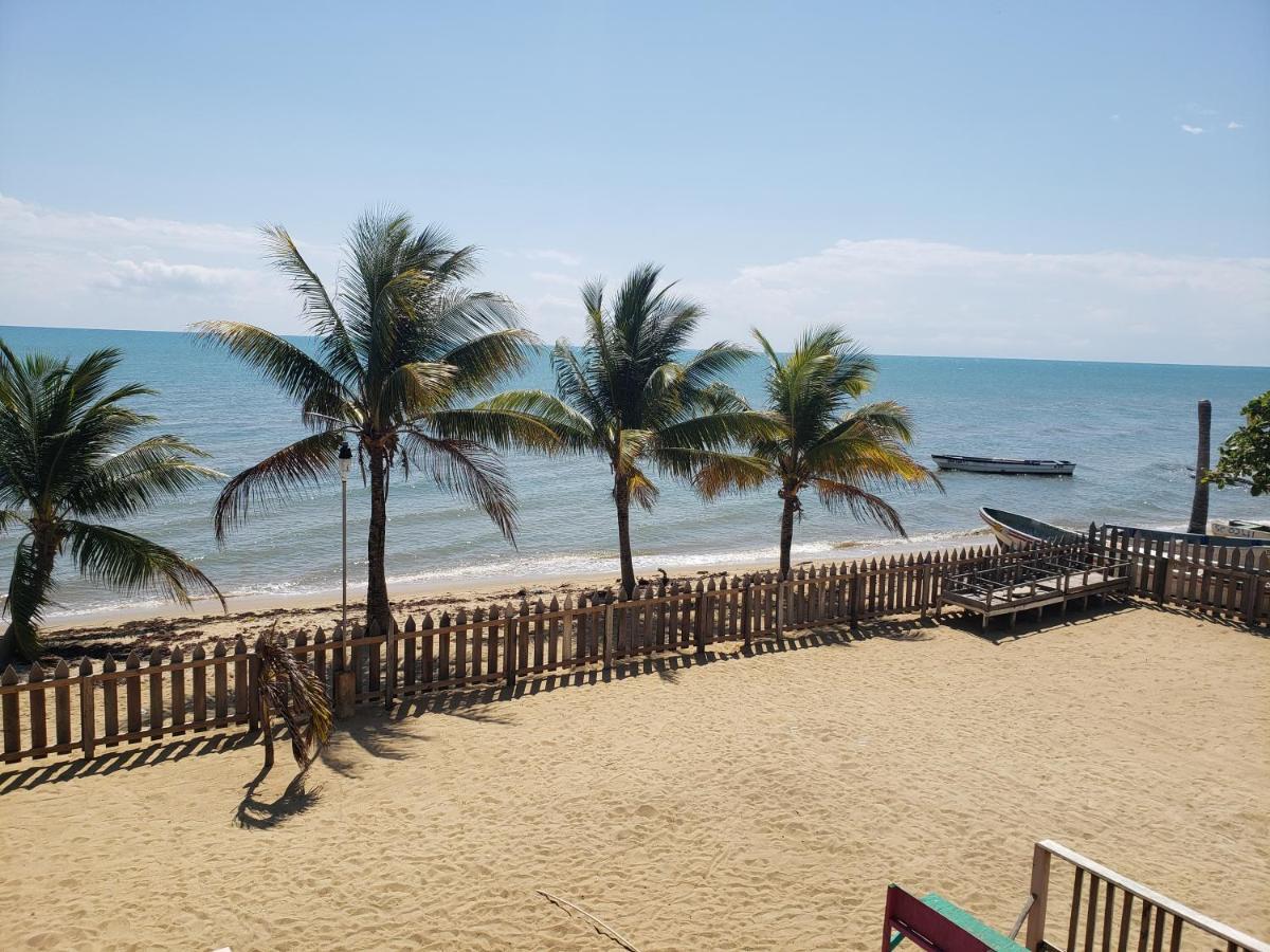 Pal'S On The Beach - Dangriga, Belize Extérieur photo